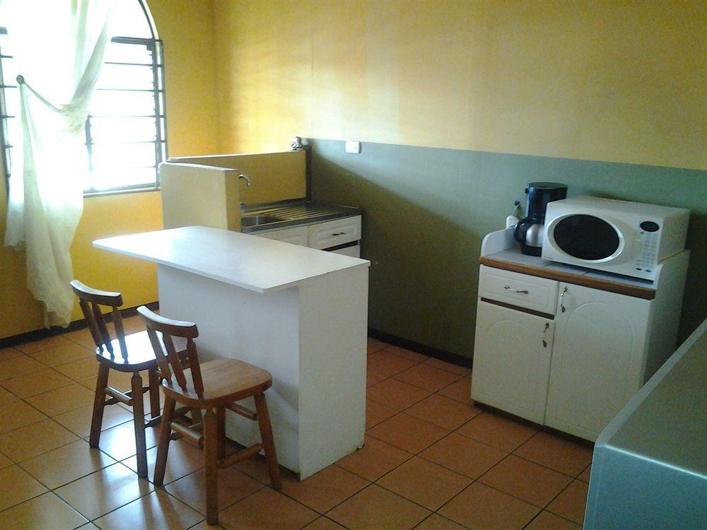 Cabinas Madeleine Puntarenas Eksteriør billede