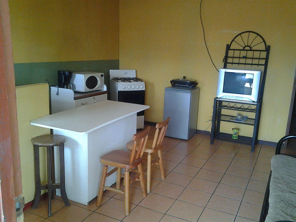 Cabinas Madeleine Puntarenas Eksteriør billede