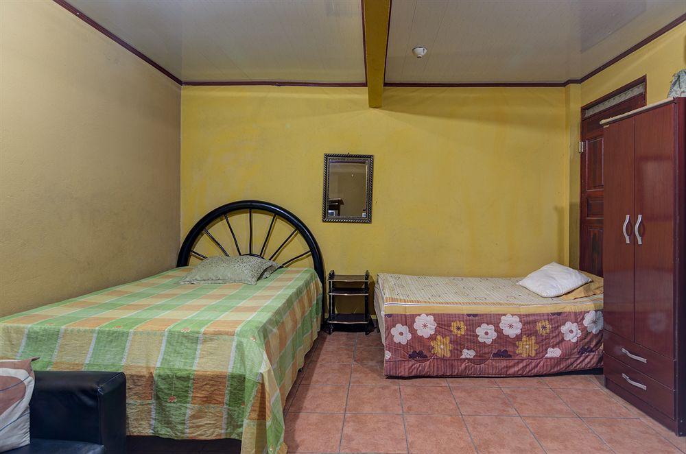 Cabinas Madeleine Puntarenas Eksteriør billede